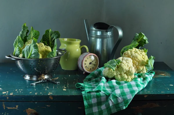 green cauliflower and cauliflower