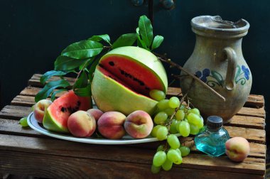 Taze meyvelerle dolu durgun bir hayat