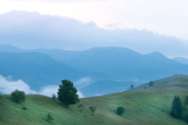 Sisli güzel yaz dağları