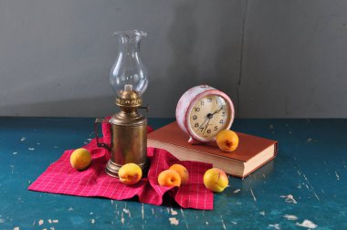 Vintage bir ahşap masa saati