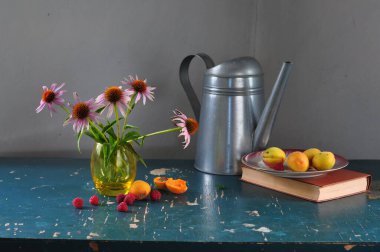 bir masada taze portakal ve portakal çiçekleri