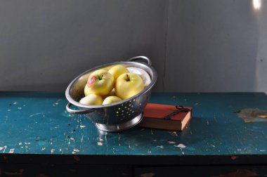 Elmalar, armutlar ve armutlarla dolu hayat