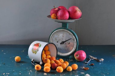 Elmalar ve kayısılarla dolu bir hayat