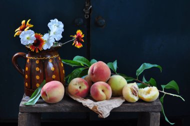 Elma ve armut ile natürmort