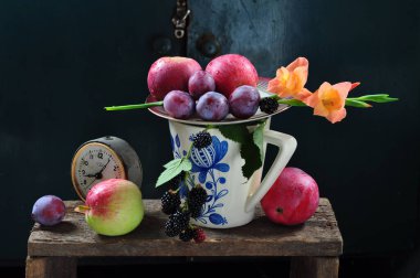 Bir fincan çayla hayat devam ediyor.