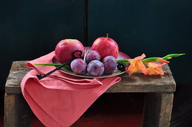 taze olgun elma sepeti