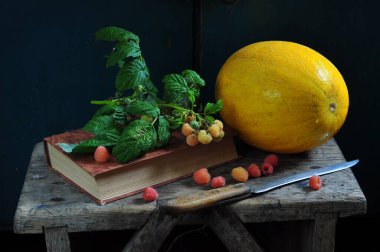 Masada olgun mandalinalar var. durgun hayat.
