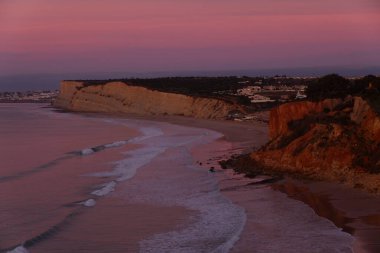 Günbatımında Portekiz Algarve 'i