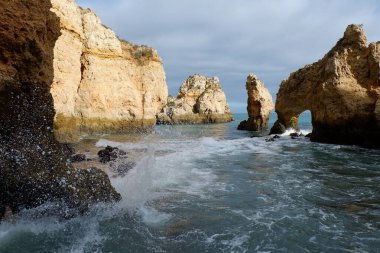 Deniz kıyısının güzel manzarası