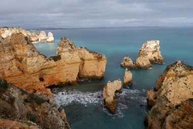 Deniz kıyısının güzel manzarası