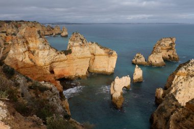 Deniz kıyısının güzel manzarası