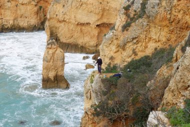 Portekiz 'deki Algarve uçurumlarının güzel bir görüntüsü.