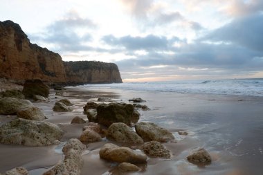 Deniz kıyısının güzel manzarası