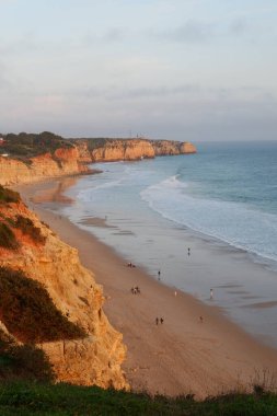 Deniz kıyısının güzel manzarası