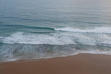 Deniz kıyısının güzel manzarası