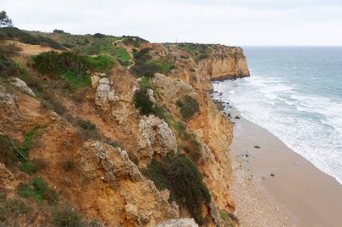 Deniz kıyısının güzel manzarası