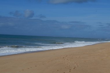 Deniz kıyısındaki kumsal