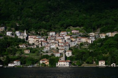 Dağlardaki güzel göl