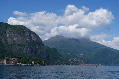 Garda Gölü ve dağların manzarası