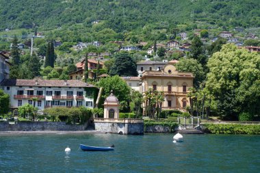 dağlarda bir göl manzarası