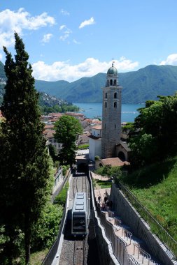 İtalya 'daki göl manzarası.