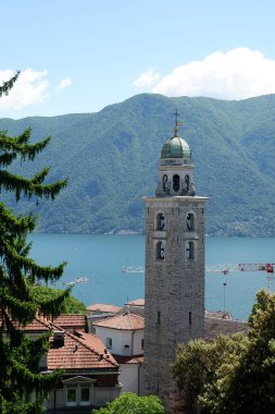 Dağlardaki göl manzarası, İtalya