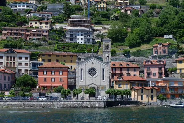 İtalya - Liguria - Cinque Terre - Liguria - Vernazza köyünün manzarası - Vernazza 'nın en güzel kıyılarından biri