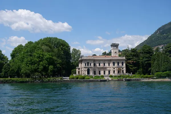 Como Gölü 'nün ünlü köşkü.