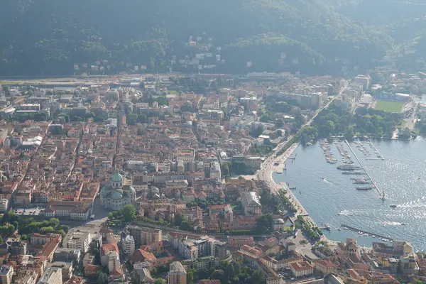 Akşamları Kotor Kalesi 'nden Kokobay' ın panoramik görüntüsü. Kotor Körfezi, monthe gro.