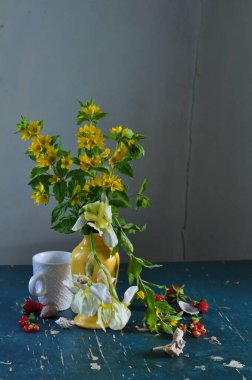 Yine de - çiçekli ve yapraklı bir hayat