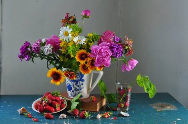 Hayat taze yaz çiçekleriyle dolu