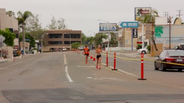 2023年摇滚圣地亚哥马拉松赛在莫雷纳大道 — 图库视频影像