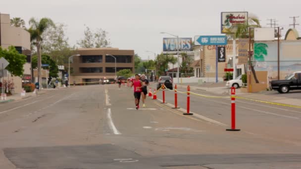 2023年摇滚圣地亚哥马拉松赛在莫雷纳大道 — 图库视频影像