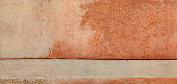 arkaplan turuncu tonlarda eski desenli duvar