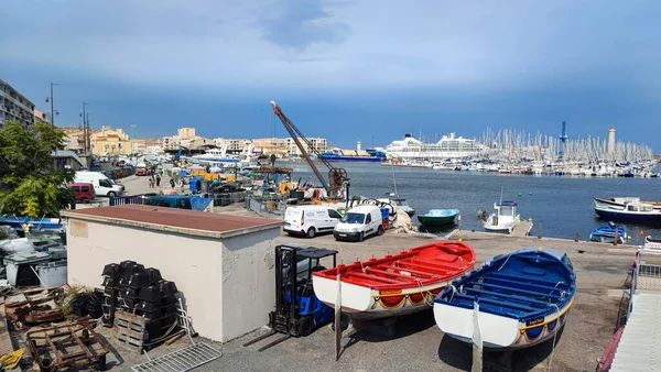 Ste Frankrig August 2022 Fiskerihavn Sommermorgen - Stock-foto