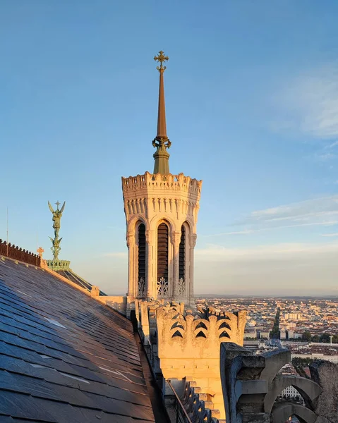 Střecha Věž Socha Svatého Michela Archange Srazit Draka Vrcholu Katedrály — Stock fotografie