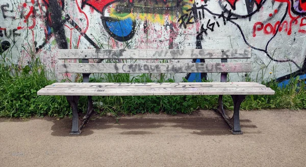 Old Isolated Wooden Bench Graffiti — Stock Photo, Image