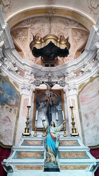 Monterosso al Mare, İtalya - 18 Nisan 2023: San Giovanni Battista Kilisesi, Cinque Terre