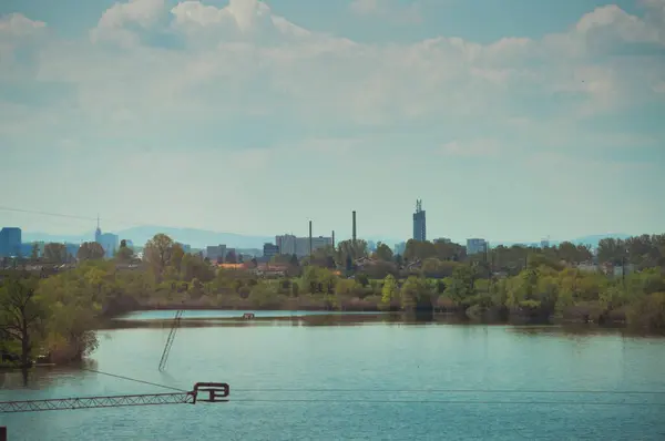 公園内の川の美しい風景ブルガリアのソフィア — ストック写真