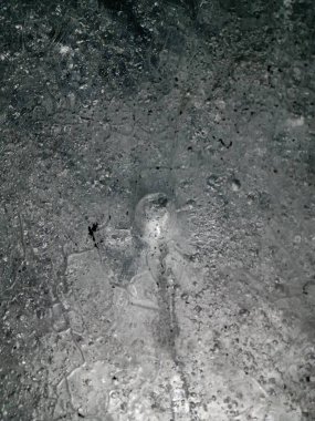 İzlanda 'daki mağaradan buz tabakası