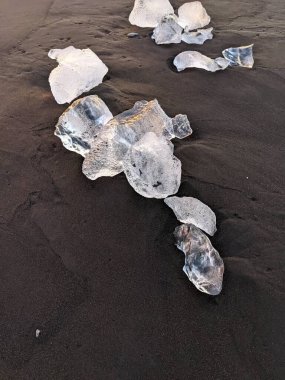 İzlanda sahilindeki buz kompozisyonu