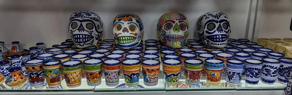 Talavera Rzemiosło Czaszki Szklanki Rynku Meksyku — Zdjęcie stockowe