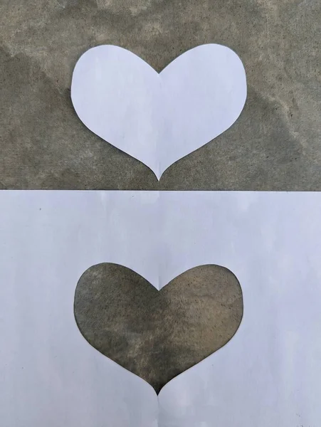 Zwei Herzen Aus Weißem Papier Auf Zementhintergrund — Stockfoto
