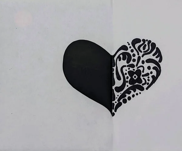 Schwarzes Und Weißes Herz Halb Schwarz Und Halb Aus Kritzelei — Stockfoto