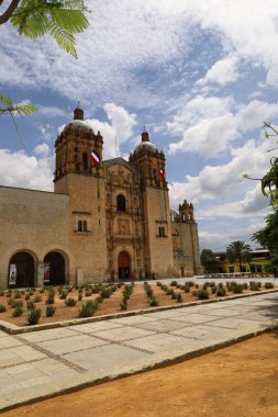 Oaxaca 'da bulutlu bir günde Santo Domingo Tapınağı