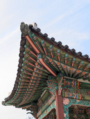 Güney Kore 'de renkli çatının üst köşesinde.