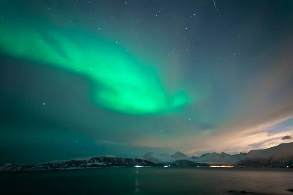 Wunderschöne Nordlichter Troms Den Lyngenalpen Inspirierendes Lichtspiel Nachthimmel Polarlichter Der — Stockfoto