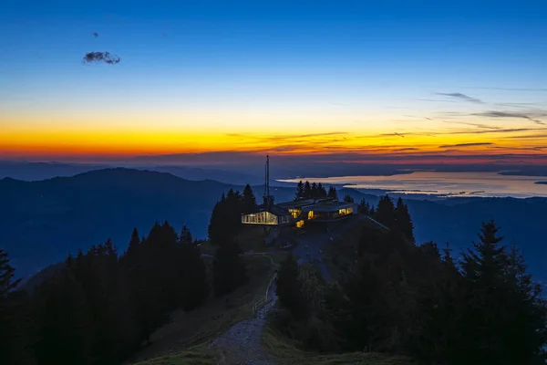 Beleuchtete Bergstation Der Bezau Baumgarten Seilbahn Abendschein Sonnenuntergang Über Den — Stockfoto