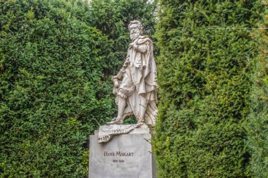 Viyana, Avusturya. 9 Nisan 2023 Şehir Parkı. Ressam Hans Makkart 'ın mermer heykeli, anıt.