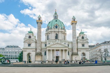 Viyana, Avusturya. 26 Nisan 2023 Karlskirche, Charles Church Viyana 'daki Karlsplatz Meydanı' nda.
